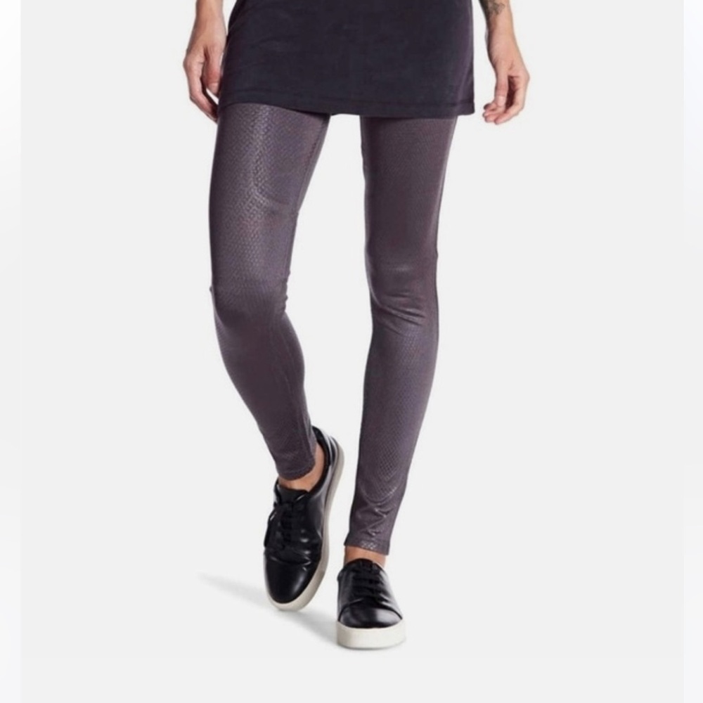 Blanc Noir Snakeskin Print Coated Leggings | Gray | Size M
